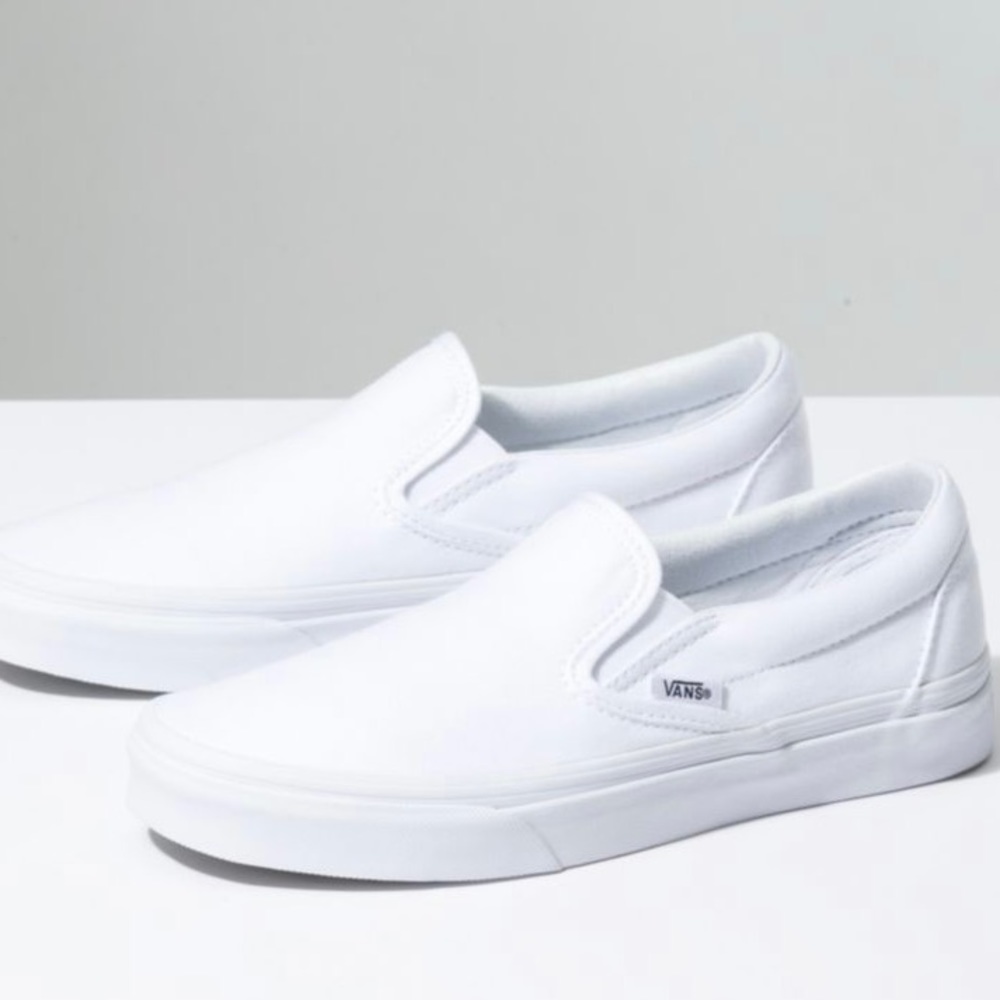Women’s 8.5 slip on white Vans